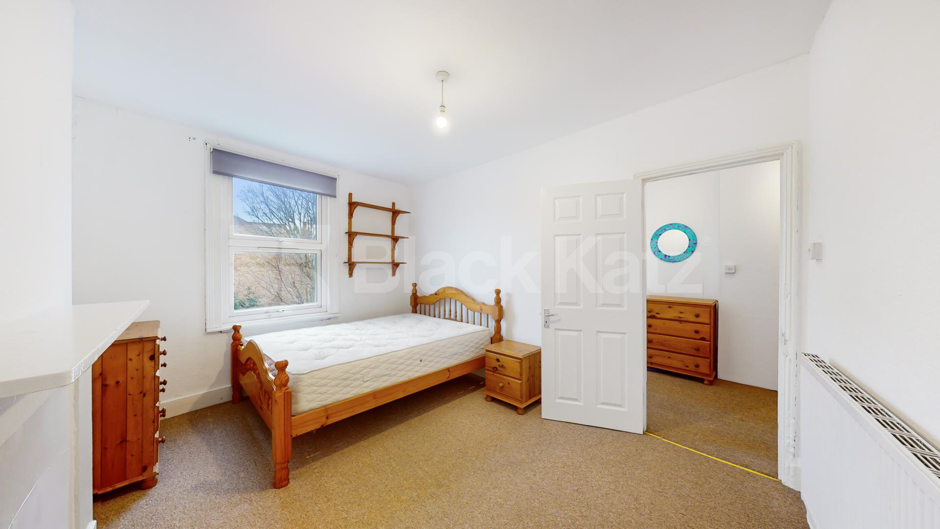 			4 Bedroom, 1 bath, 1 reception Flat			 Shepherds Bush Road, Hammersmith